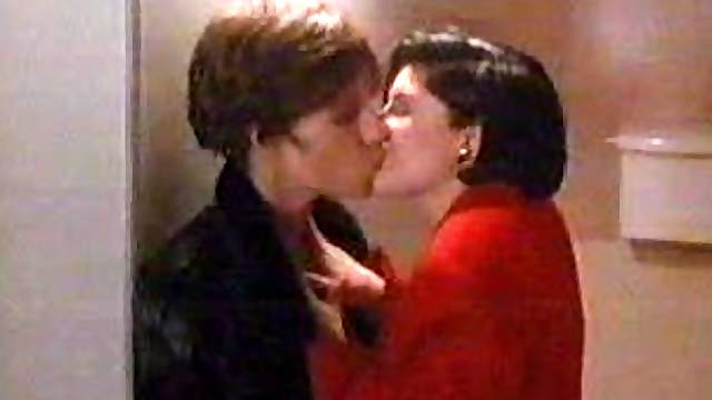 Karen Trumbo & Trisha Todd Going Lesbian