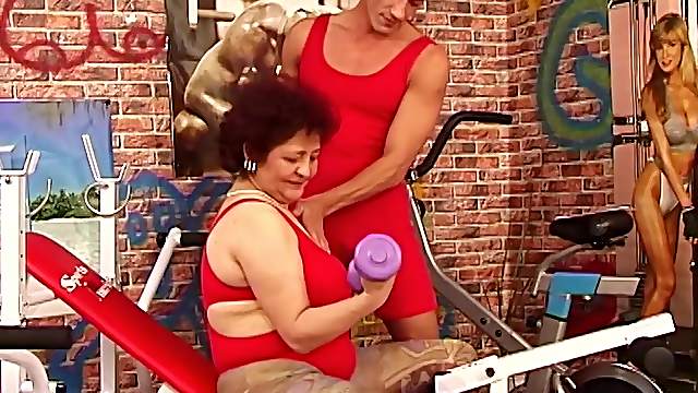 Hairy bush bbw grandma enjoys rough big dick fucking at the gym by her fitness coach