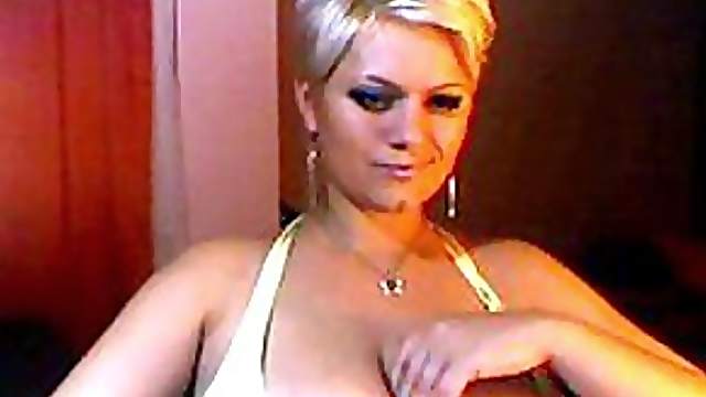 Insanely Hot Blonde Babe With Huge Knockers Gives Awesome Camshow