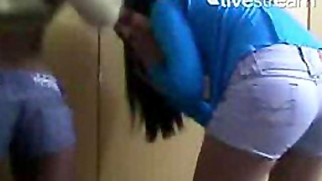 Slutty Girls Do the Booty Dance on Twitcam