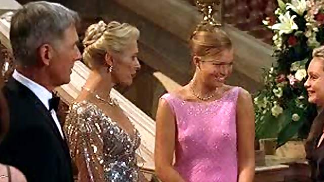 Beatrice Rosen & Mandy Moore Looking Sexy In those Elegant Dresses