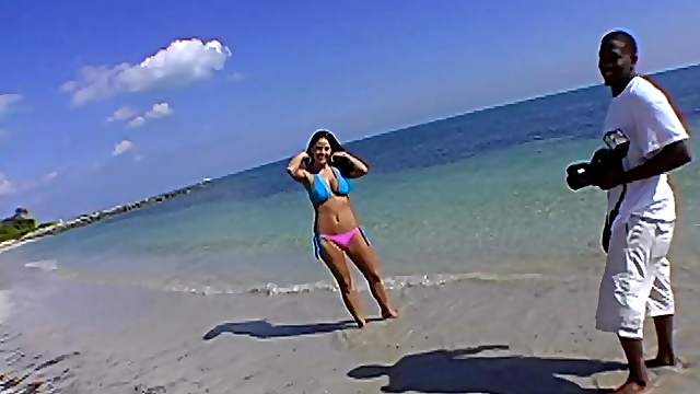Sex on the beach with a charming brunette babe