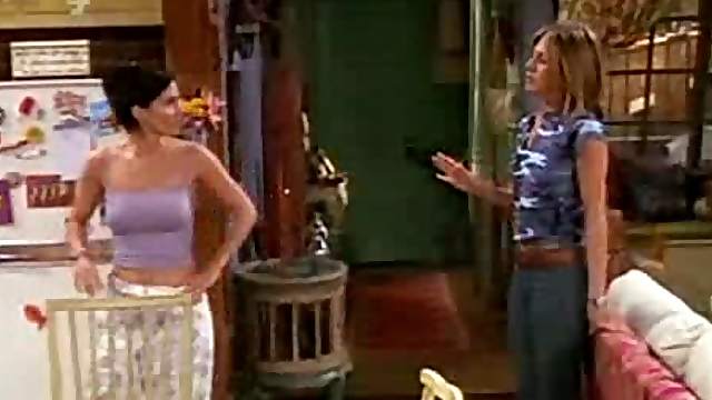 Sexy Brunette Courteney Cox Looks Unbelievably Hot In Her PJs