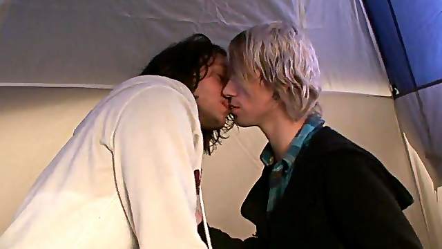 Two dudes suck each other and cum on each other's faces