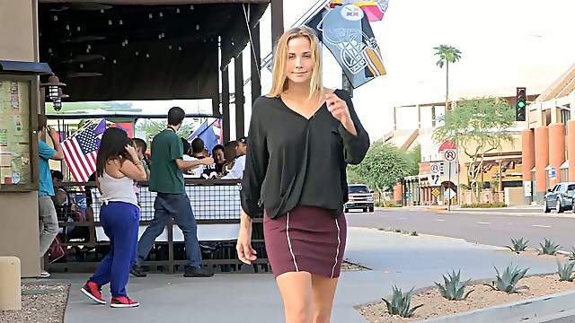 Incredible Courtney II Masturbates Outdoors In Public