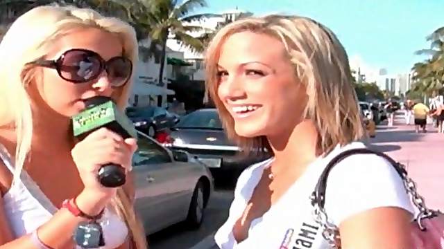 Blonde amateur chick shows pussy in close-up for cash
