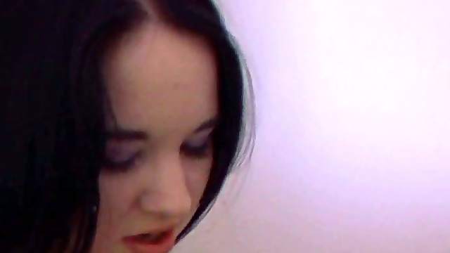 Naughty teen is fucked and eaten out in amateur vid