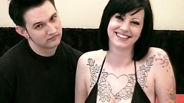 Tattooed brunette with big tits screws an amateur guy