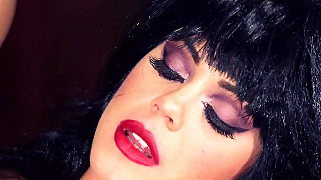 Glamorous  MILF Alison Gets Hammered Doggystyle and Cums