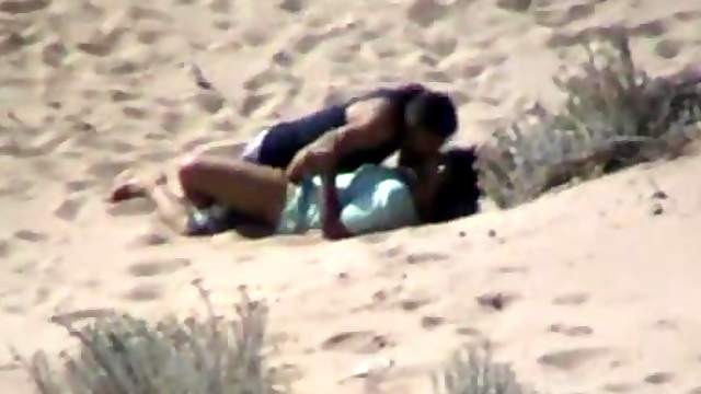 Amateur couple banging on a beach get caught on a voyeur's cam