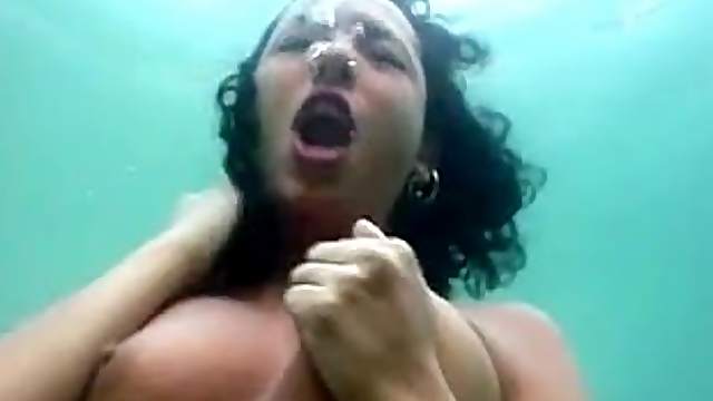 Hardcore homemade sex tape with a captivating Latina