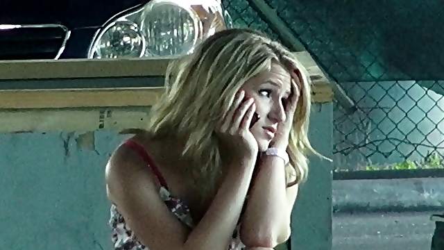 Blonde porn hottie Dixie Belle gets nailed in car fucking