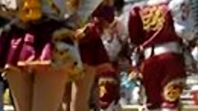 Girls wearing miniskirts get caught in voyeur's cam in the street