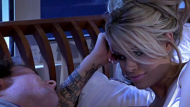 Beautiful blonde porn star with a gorgeous body getting her pussy licked on her bed