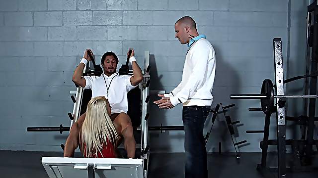 Tattooed blonde with long hair getting fingered in the gym