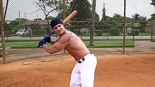 After batting practice two gay athletes fuck in the shower