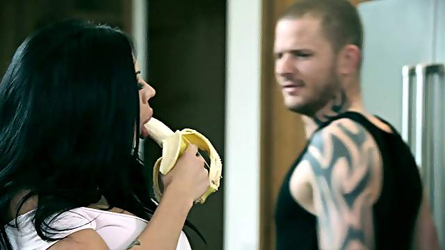 This couple skips lunch and fucks on the kitchen counter