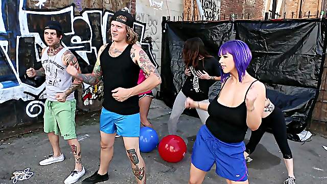 Purple haired babe with sexy curves fucks big black cock outdoors