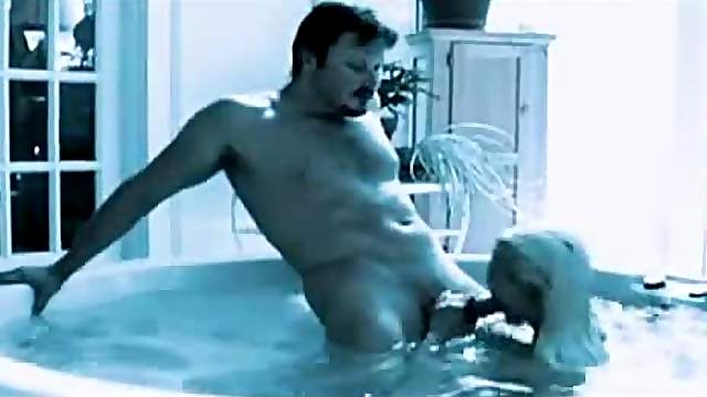 Sexy Hardcore Action With Blonde Cindy Crawford In A Hot Tub