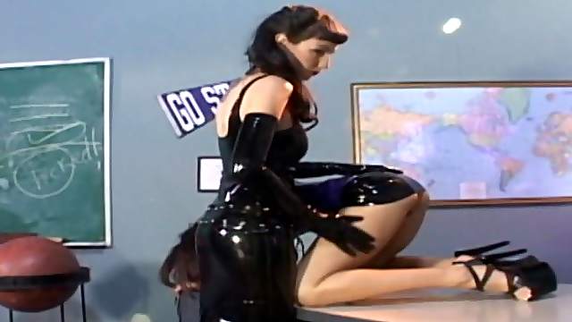 Kink in the classroom with a latex mistress dominating