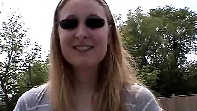 Bosomy and rapacious bitch gives a mind-blowing blowjob and swallows cum
