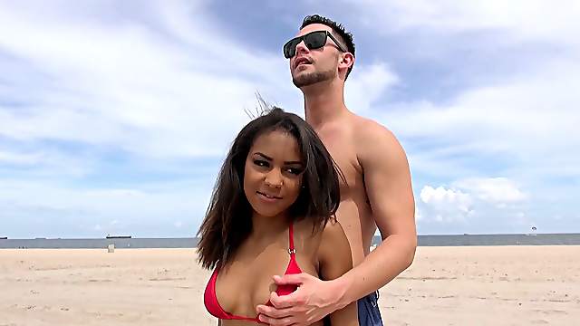 Ebony girl with a stunning body fucking a white guy