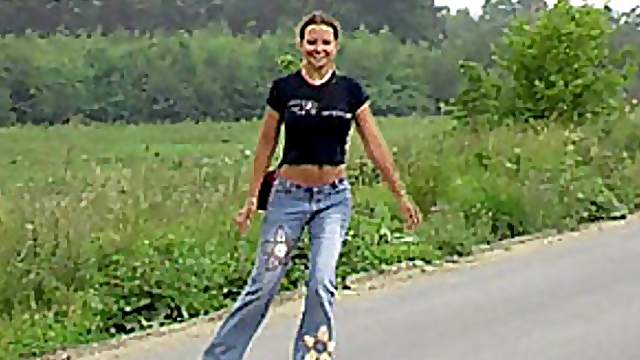 Roller Skating Cutie Masturbates With A Dildo In the middle Of The Road