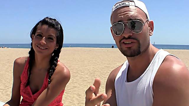 Beach bunny with pigtails cums on his shaft and takes cum on her face