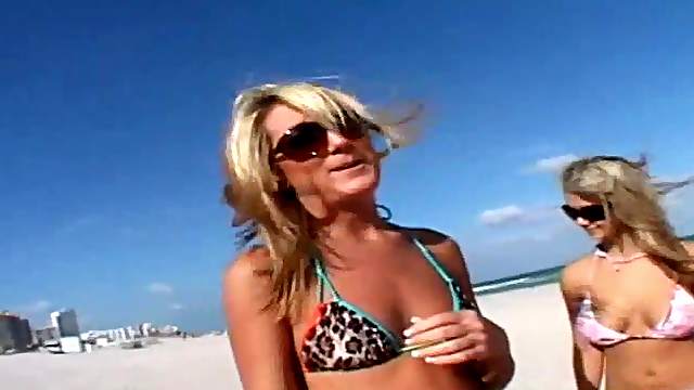 Couple of chicks in bikinis spread their legs for a great fuck
