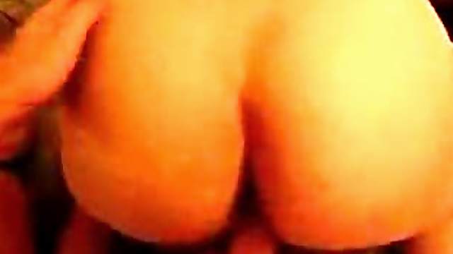Sexy Babe Shaking her Round Ass in an Amateur Video