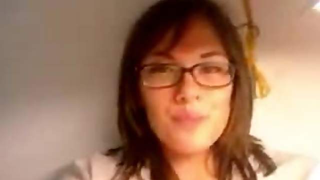 Amateur Girl Has Fun Masturbating In Front Of A Webcam
