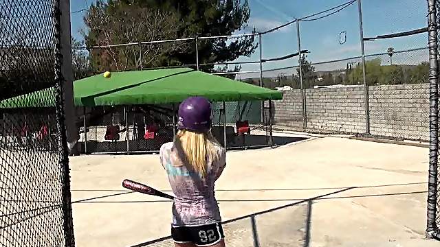 Sport game leading nice ass blonde getting throbbed hardcore