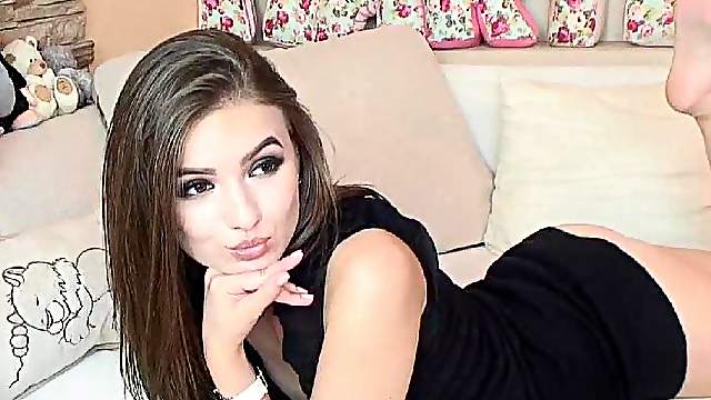 Hot Lovely Babe Strips and Masturbate on Cam