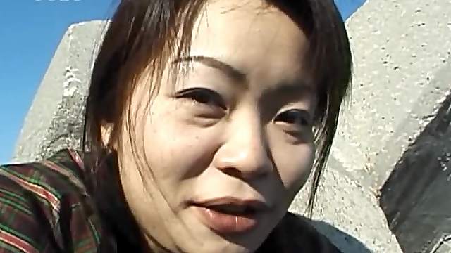 Beach Masturbation With The Mature Asian Tomomi Kobayashi