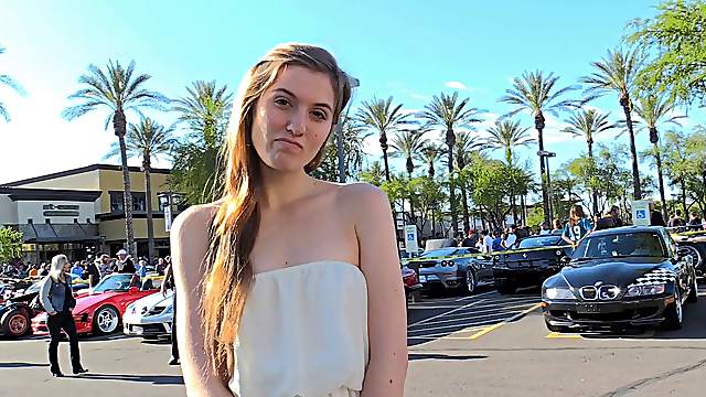 Masturbating in public brings Eva that naughty pleasure