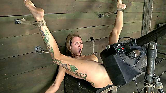 Sexy slave screaming when screwed with gigantic machine