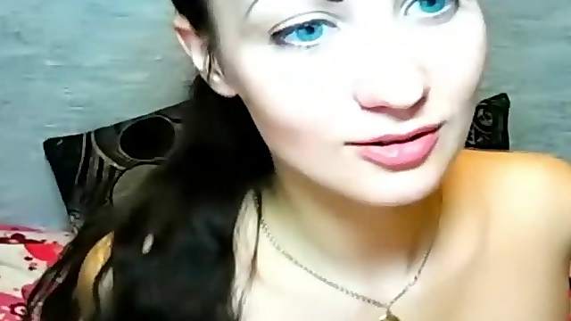 Hot Babe Loves to Masturbate her Pussy