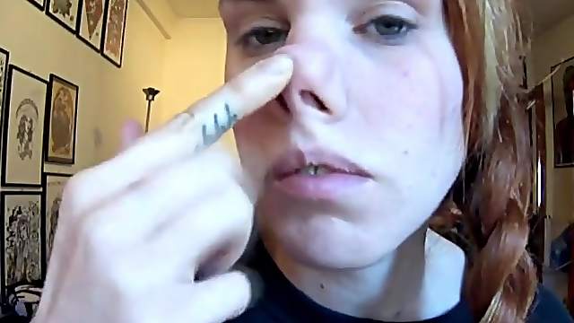 College Camgirl Hot Noseplay