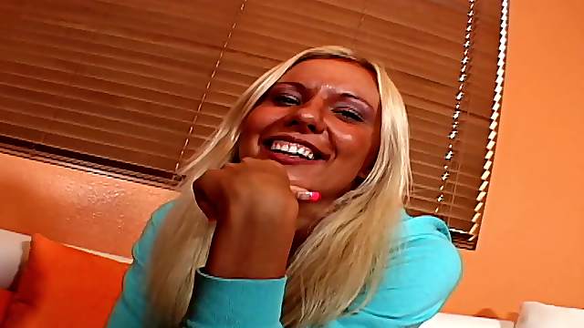 Nikki Luv with long hair screaming while her anal is throbbed