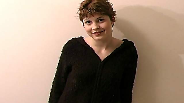 Chick with short hair knows how to make her lover's cock hard