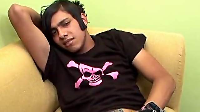Latin Twink Matias Beats Off