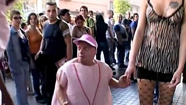 Angelika Wild strange threesome with Holly One