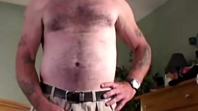 Mature Amateur Larry Beats Off