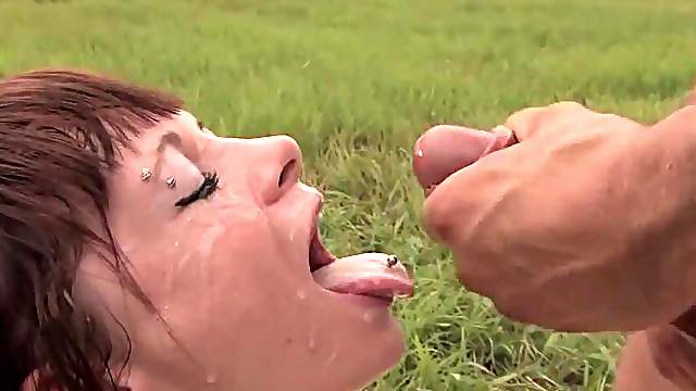 Sexy Jessie Diamond fucking outdoor