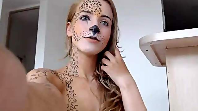 Hottie Shaved Chick Is Squirting Massively