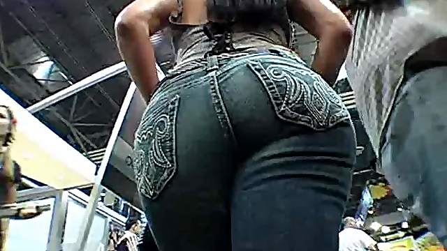 An Insane Handjob From Olivia The Sexy Brunette With A Chunky Ass