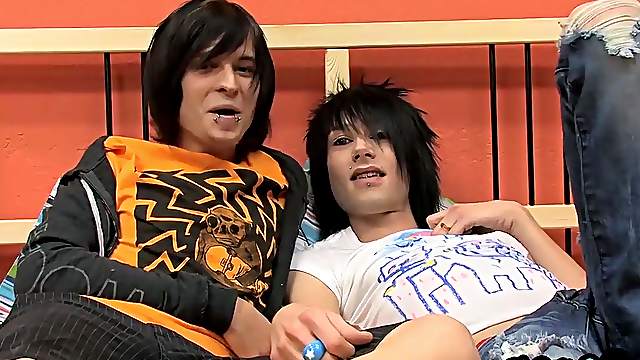 Skinny twinks Brandon White and Miles Pride get off