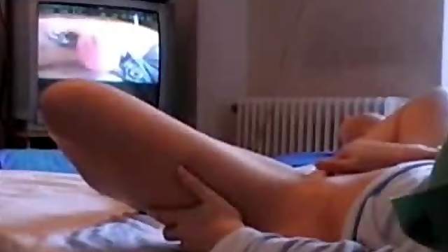 Teen Watchin Porn & Flicking The Bean