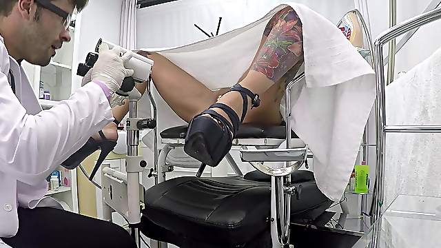Horny doctor attacks good-looking MILF Gina Snake for a fuck