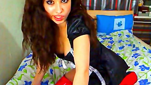 Super seductive Latina fucks herself good on livecam